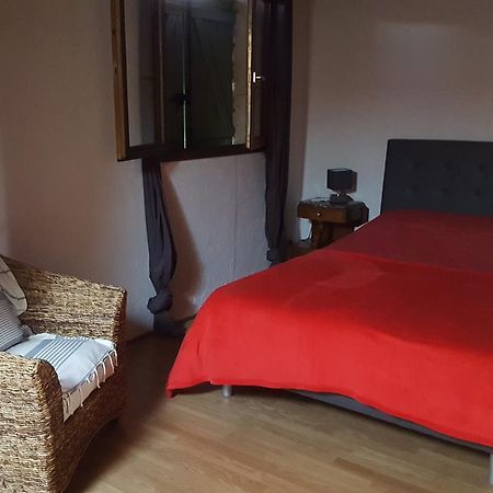 Aux Oliviers Hotel Омс Екстериор снимка