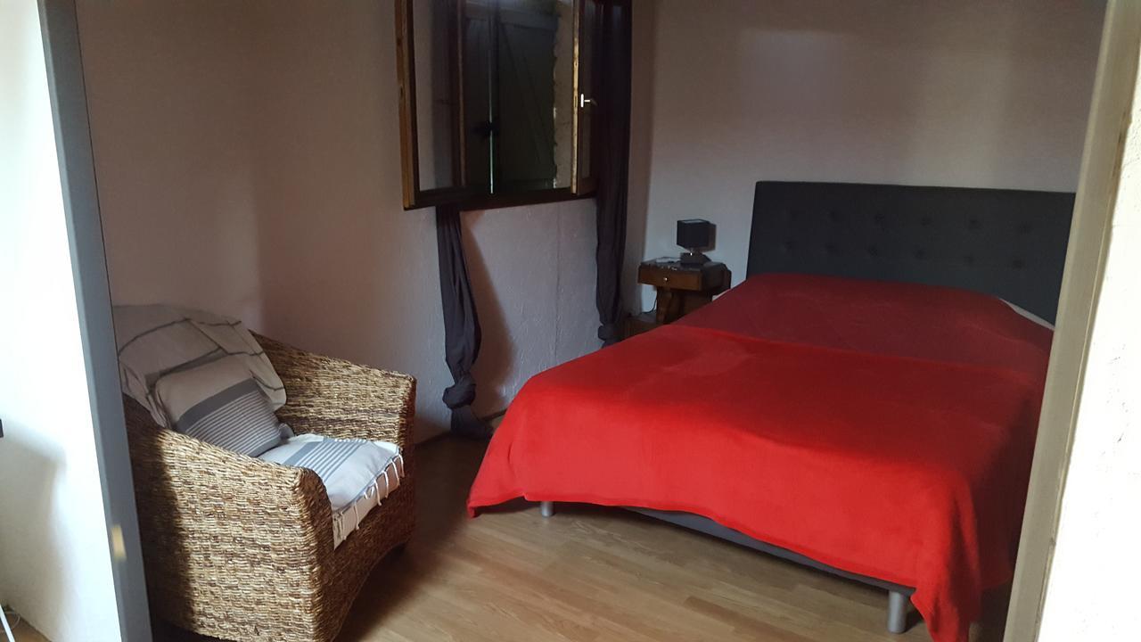 Aux Oliviers Hotel Омс Екстериор снимка