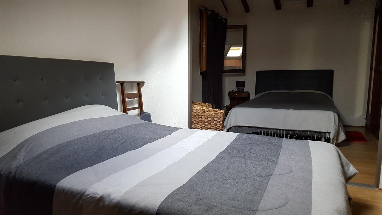 Aux Oliviers Hotel Омс Екстериор снимка